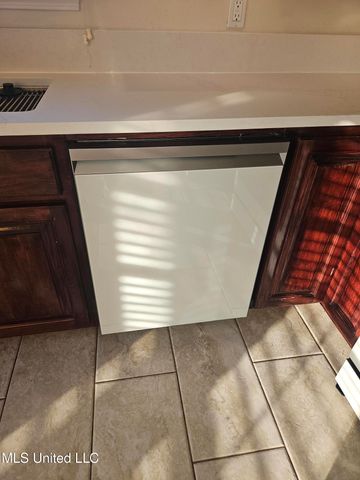 7726 W Falcon Circle, Ocean Springs, MS 39564