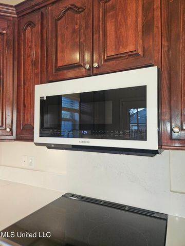 7726 W Falcon Circle, Ocean Springs, MS 39564