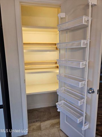 7726 W Falcon Circle, Ocean Springs, MS 39564