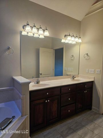 7726 W Falcon Circle, Ocean Springs, MS 39564