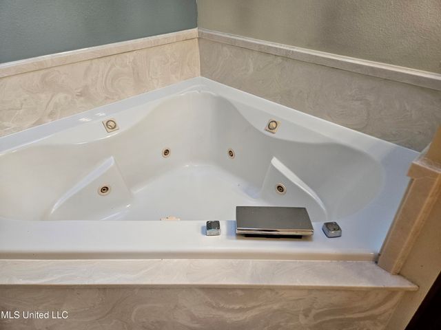 7726 W Falcon Circle, Ocean Springs, MS 39564