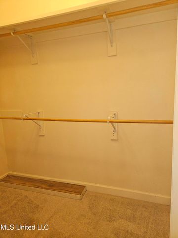 7726 W Falcon Circle, Ocean Springs, MS 39564