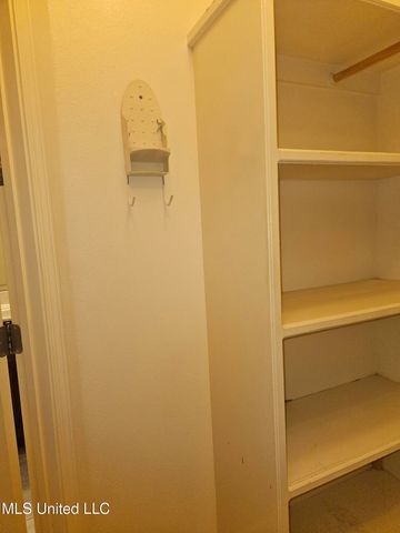 7726 W Falcon Circle, Ocean Springs, MS 39564