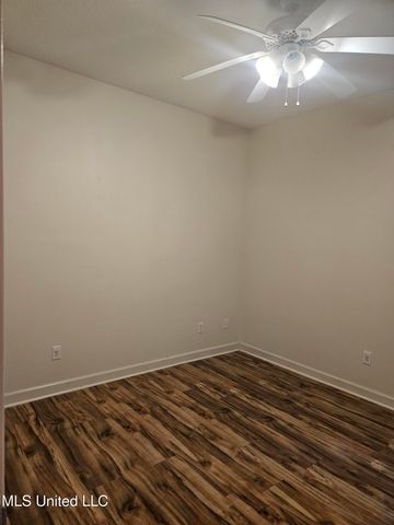 7726 W Falcon Circle, Ocean Springs, MS 39564