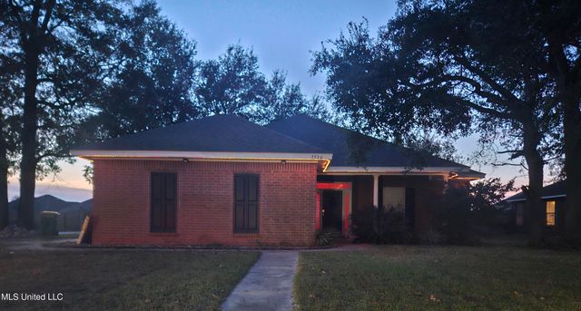 7726 W Falcon Circle, Ocean Springs, MS 39564