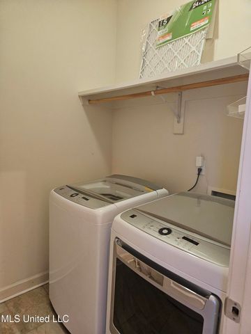 7726 W Falcon Circle, Ocean Springs, MS 39564