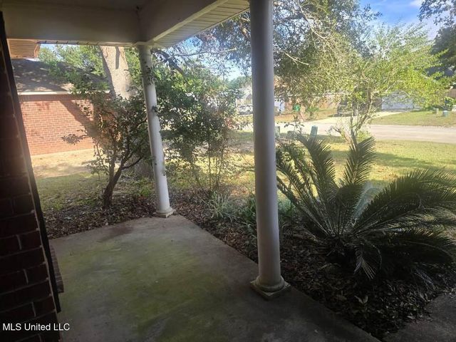 7726 W Falcon Circle, Ocean Springs, MS 39564