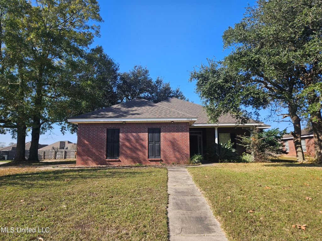 7726 W Falcon Circle, Ocean Springs, MS 39564