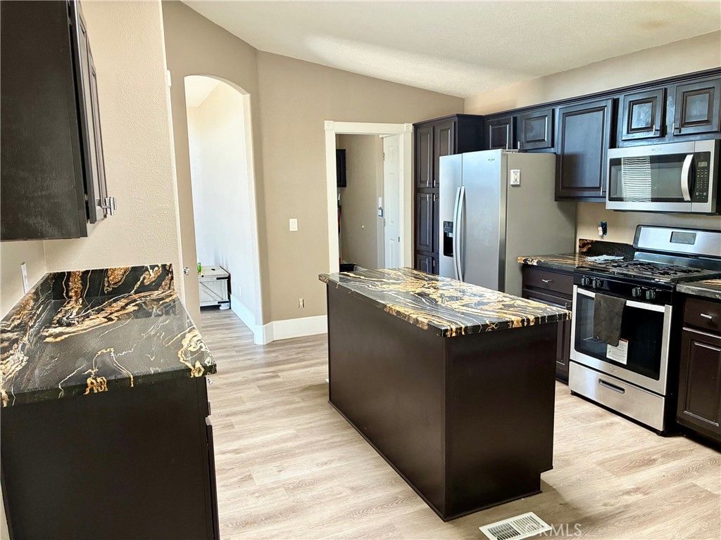 Image 11 of property listing at 1053 Lindero, Pinon Hills, CA 92372