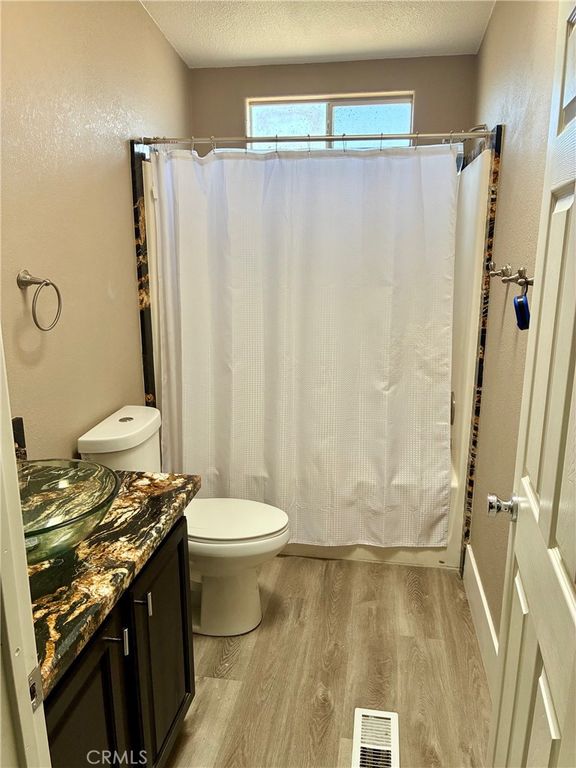 Image 5 of property listing at 1053 Lindero, Pinon Hills, CA 92372
