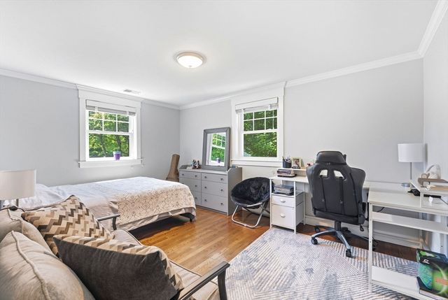 109 Linden St, Needham, MA 02492