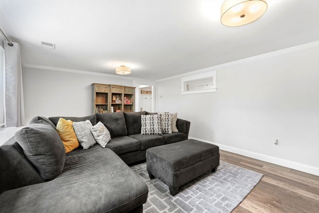 109 Linden St, Needham, MA 02492