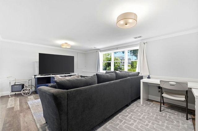 109 Linden St, Needham, MA 02492