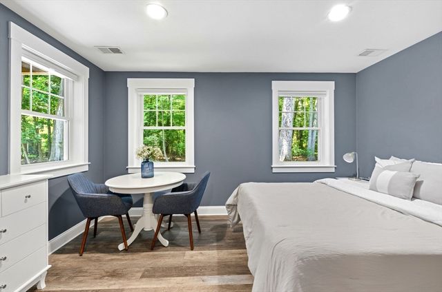 109 Linden St, Needham, MA 02492