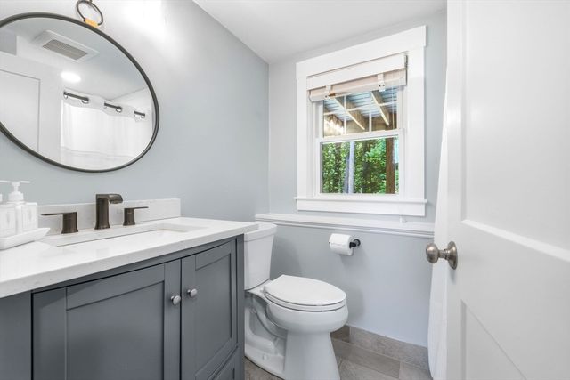 109 Linden St, Needham, MA 02492