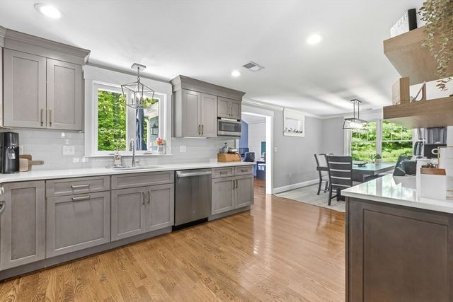 109 Linden St, Needham, MA 02492