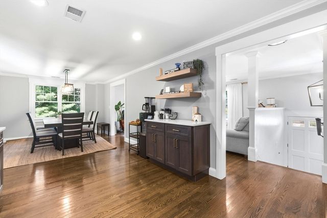 109 Linden St, Needham, MA 02492