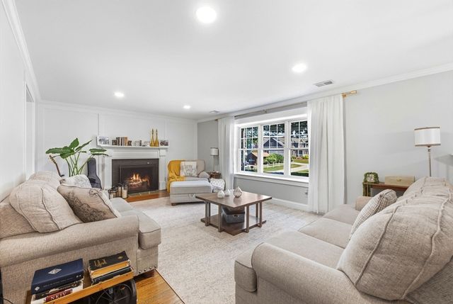109 Linden St, Needham, MA 02492