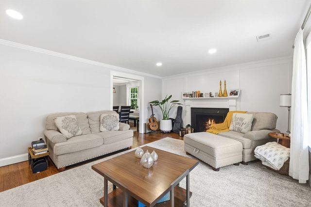 109 Linden St, Needham, MA 02492