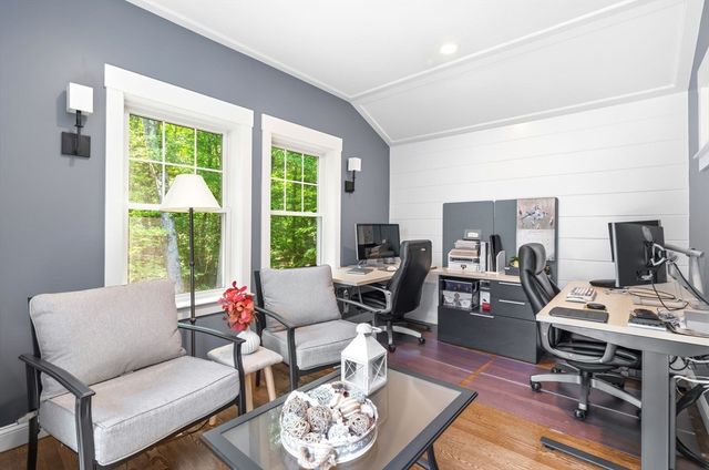 109 Linden St, Needham, MA 02492
