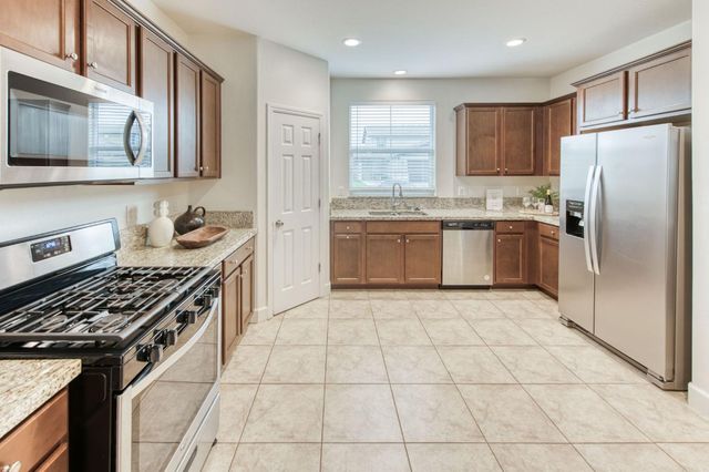 6702 E Brown Avenue, Fresno, CA 93720