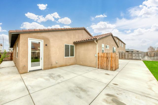 6702 E Brown Avenue, Fresno, CA 93720