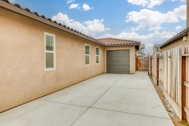 6702 E Brown Avenue, Fresno, CA 93720