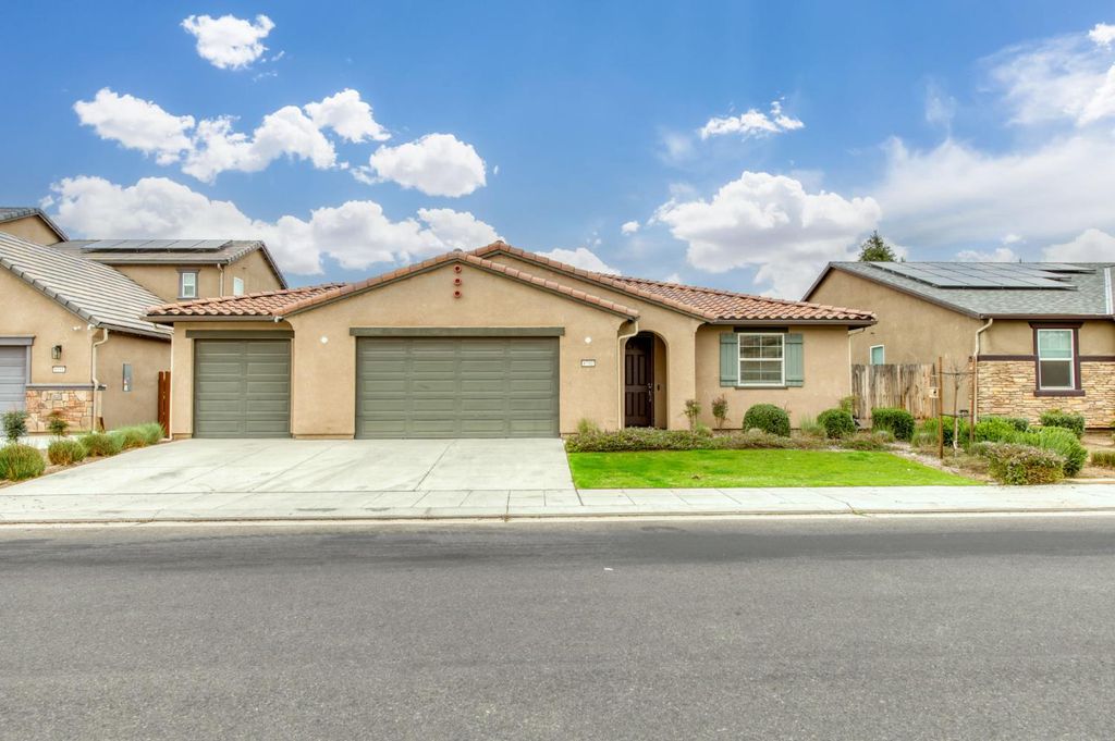 6702 E Brown Avenue, Fresno, CA 93720