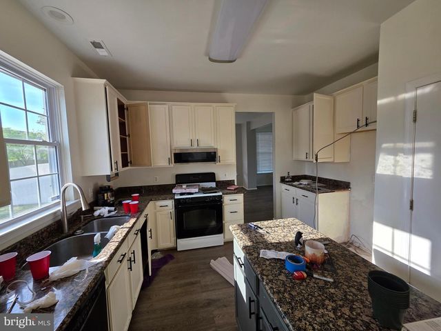 14 BLUE SPRUCE DR, Sicklerville, NJ 08081
