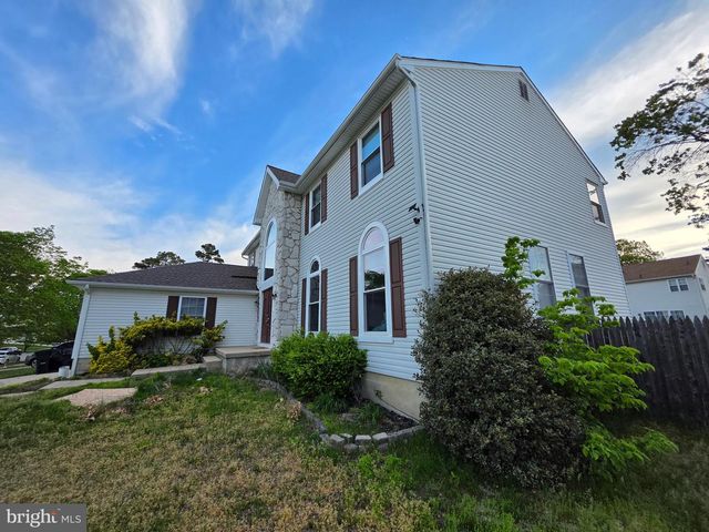 14 BLUE SPRUCE DR, Sicklerville, NJ 08081