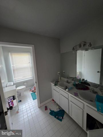 14 BLUE SPRUCE DR, Sicklerville, NJ 08081