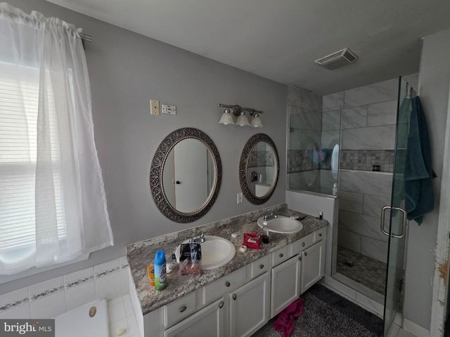 14 BLUE SPRUCE DR, Sicklerville, NJ 08081