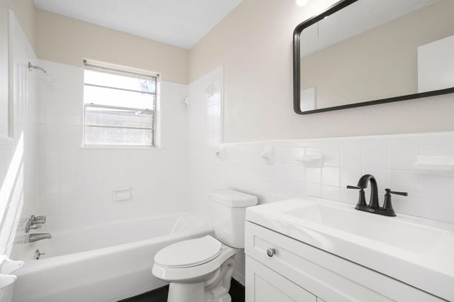 118 Johnson Street B, La Marque, TX 77568