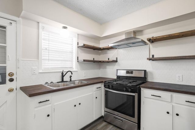 118 Johnson Street B, La Marque, TX 77568