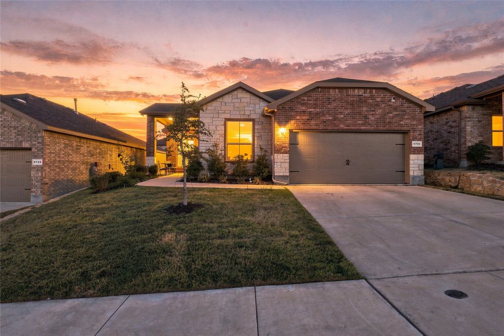9733 New Bern Drive, Fort Worth, TX 76108 — exterior