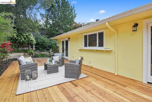 1 Woodcrest Cir, Oakland, CA 94602