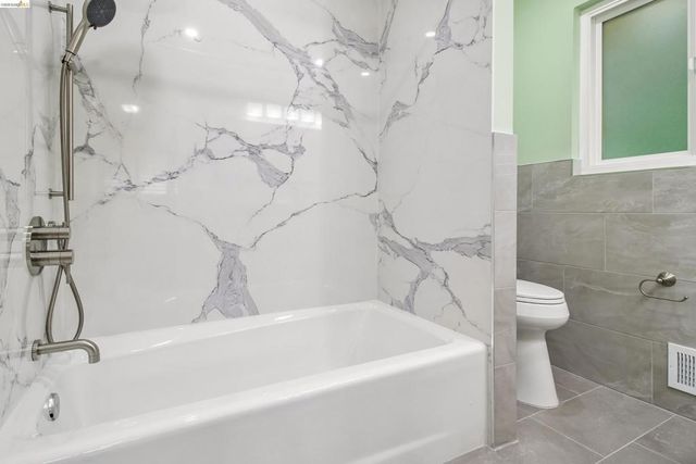 1 Woodcrest Cir, Oakland, CA 94602