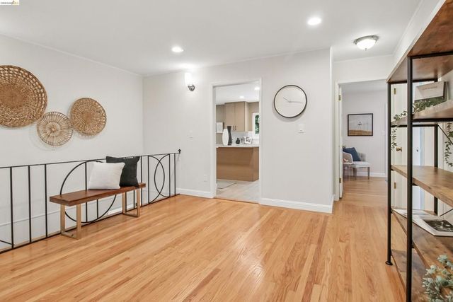 1 Woodcrest Cir, Oakland, CA 94602