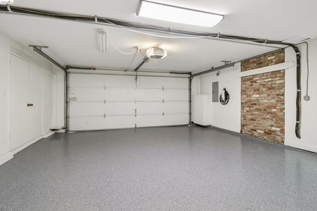 1 Woodcrest Cir, Oakland, CA 94602