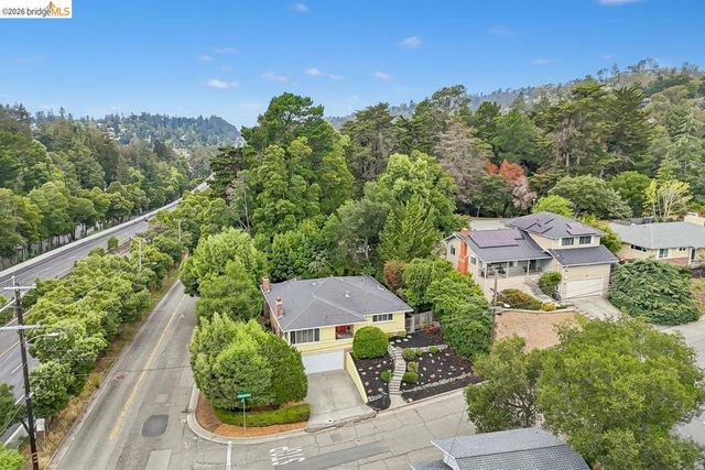 1 Woodcrest Cir, Oakland, CA 94602