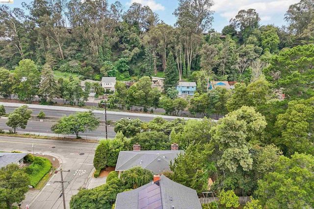1 Woodcrest Cir, Oakland, CA 94602