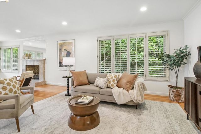1 Woodcrest Cir, Oakland, CA 94602