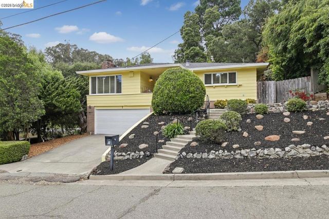 1 Woodcrest Cir, Oakland, CA 94602