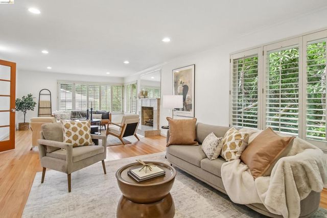 1 Woodcrest Cir, Oakland, CA 94602