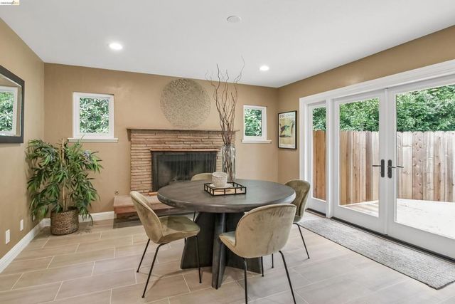 1 Woodcrest Cir, Oakland, CA 94602