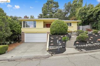 1 Woodcrest Cir, Oakland, CA 94602