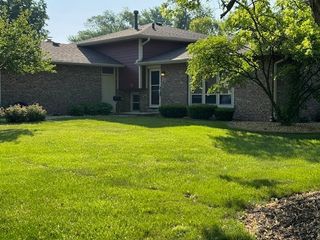 77 E Garden Avenue, Palatine, IL 60067