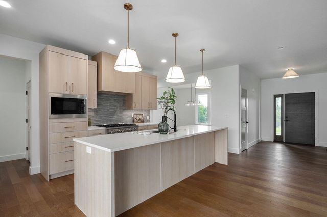 2153 East Will Street, Republic, MO 65738