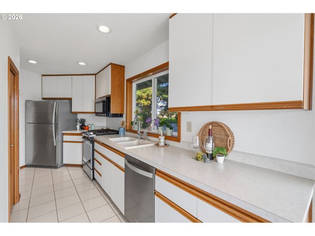 1350 2ND St, Columbia City, OR 97018