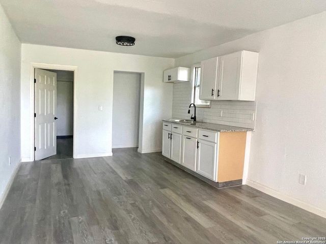 3022 EL PASO, San Antonio, TX 78207